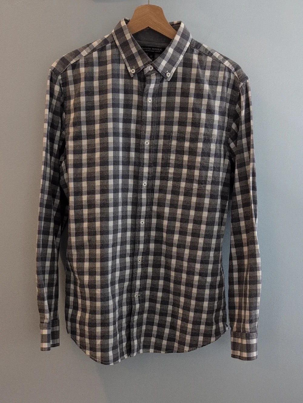 Banana Republic Men's Medium Slim Fit Luxe Flannel Button Down Plaid Shirt